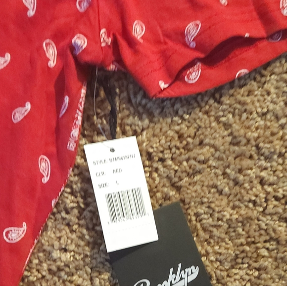 Large Red Bandana print Brooklyn Cloth Mens T Shirt NWT - Picture 2 of 4